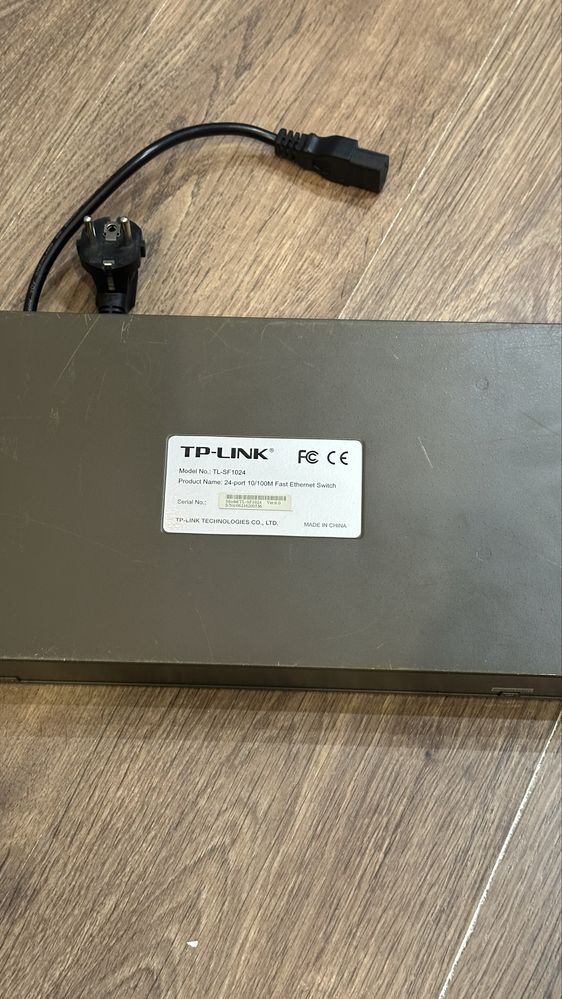 Комутатор TP-Link TL-SF1024