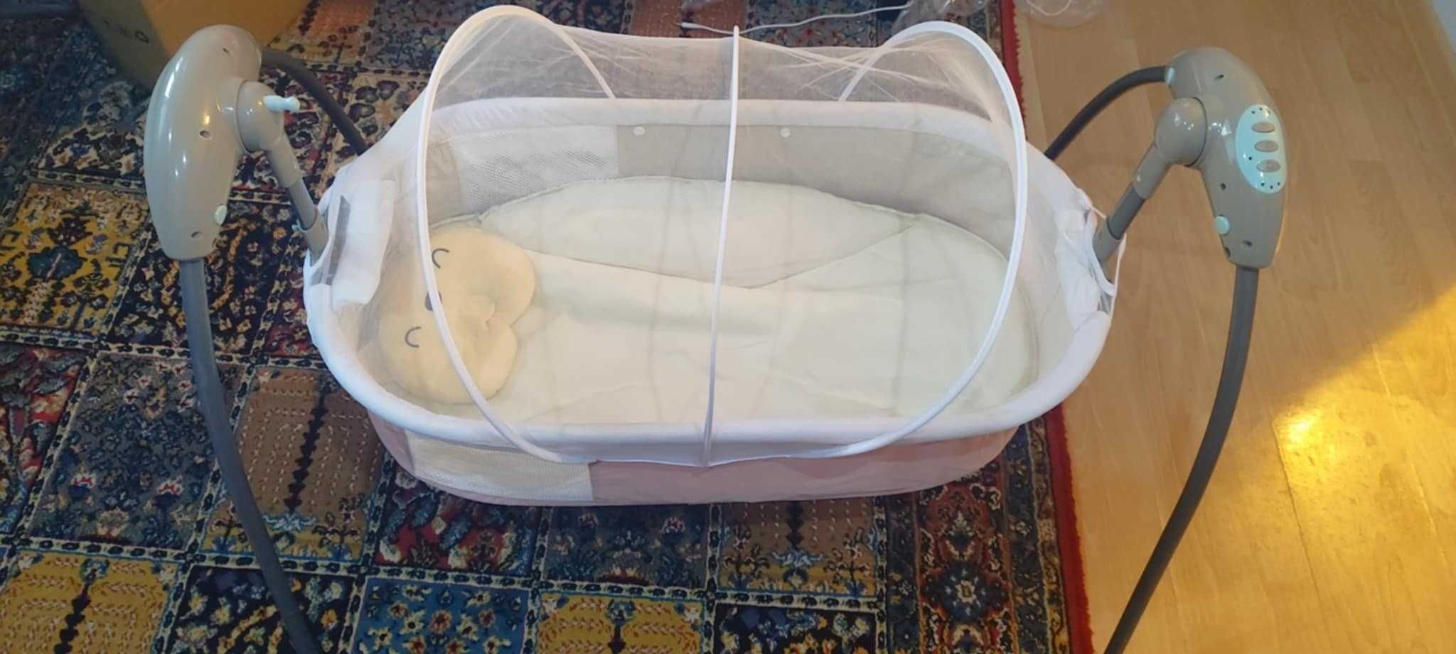 Łóżeczko się kołysze.