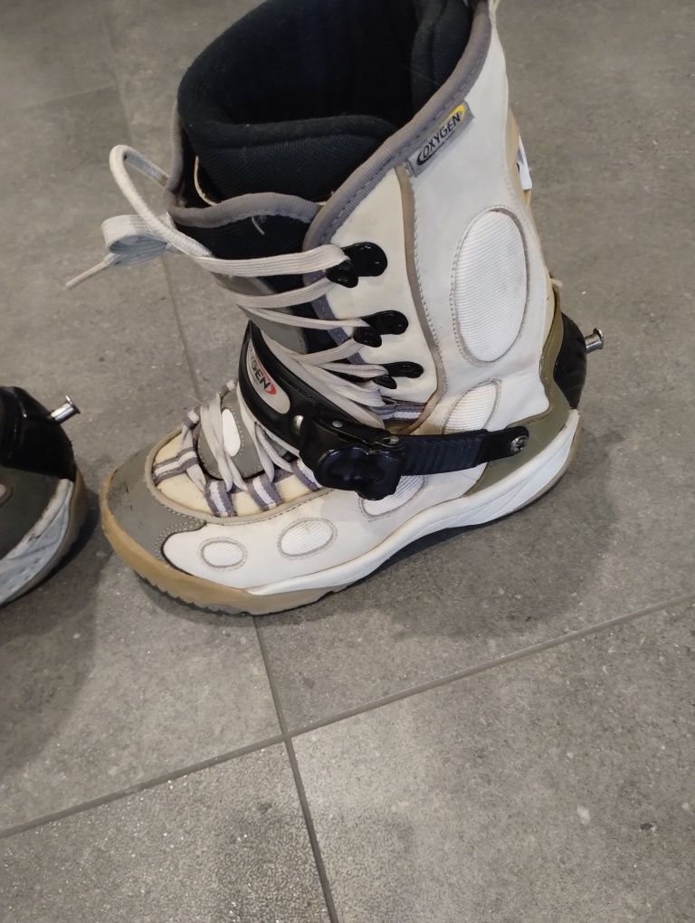 Deska snowboardowa z butami