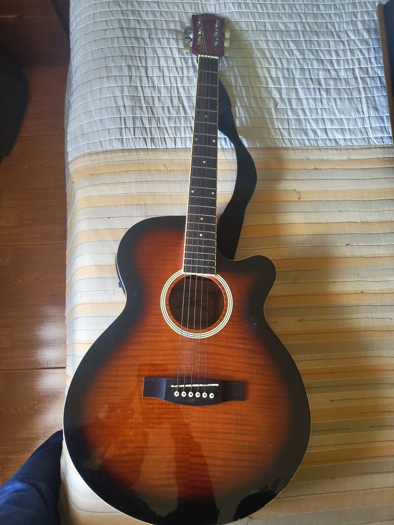 Guitarra semi acústica Starsun com equalizador