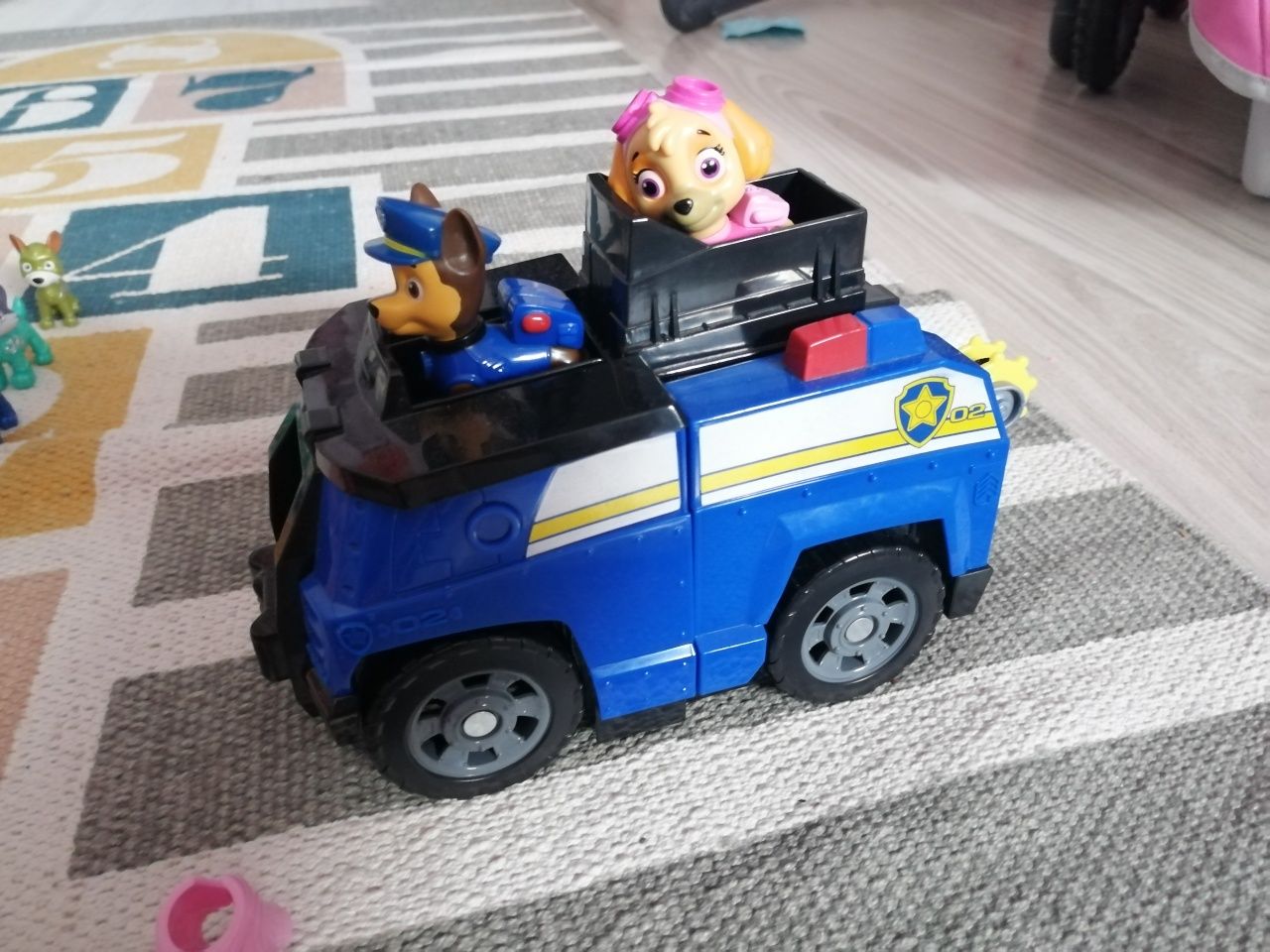 Psi Patrol Chase Skye transformujący Pojazd 2w1 +zabawki Psi patrol