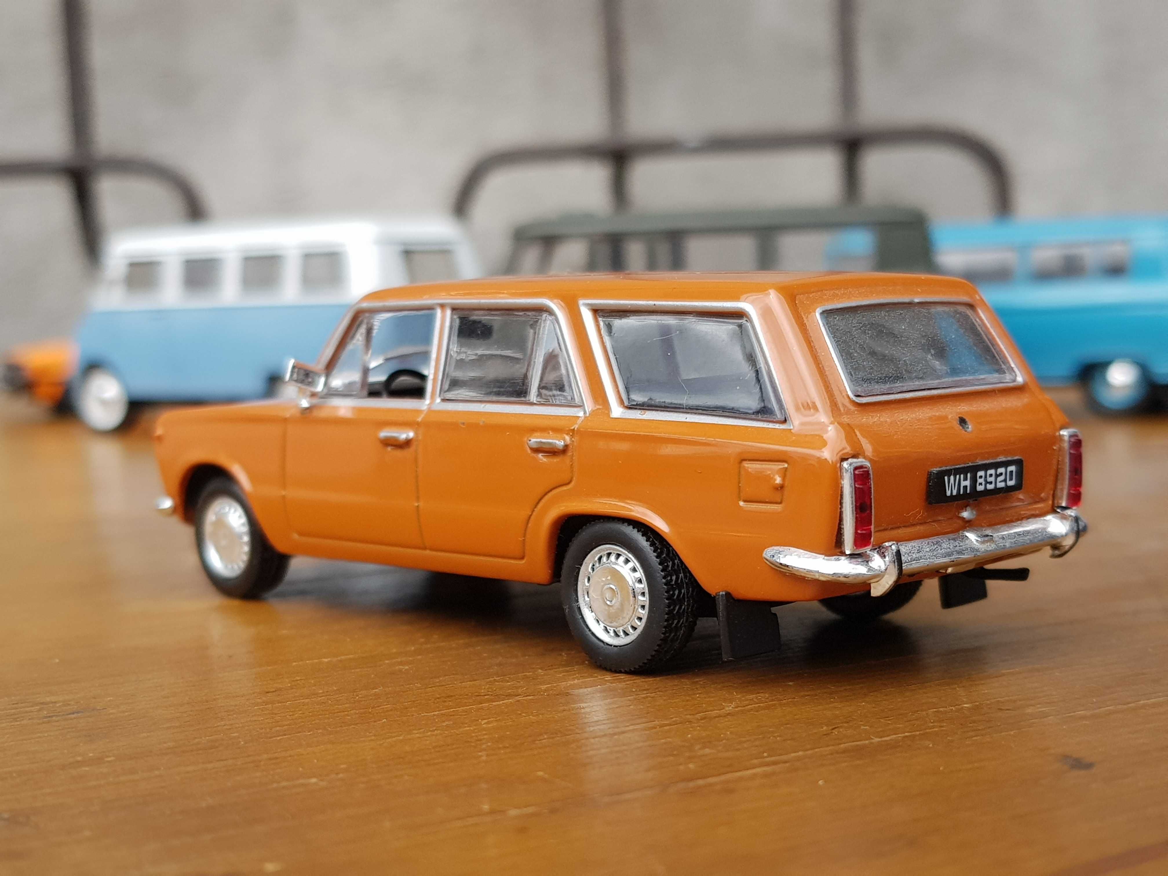 Stary metalowy resorak auto samochód model polski FIAT 126P Kombi 1/43