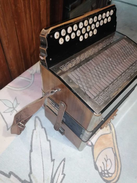 Concertina antiga da Suíça bom estado