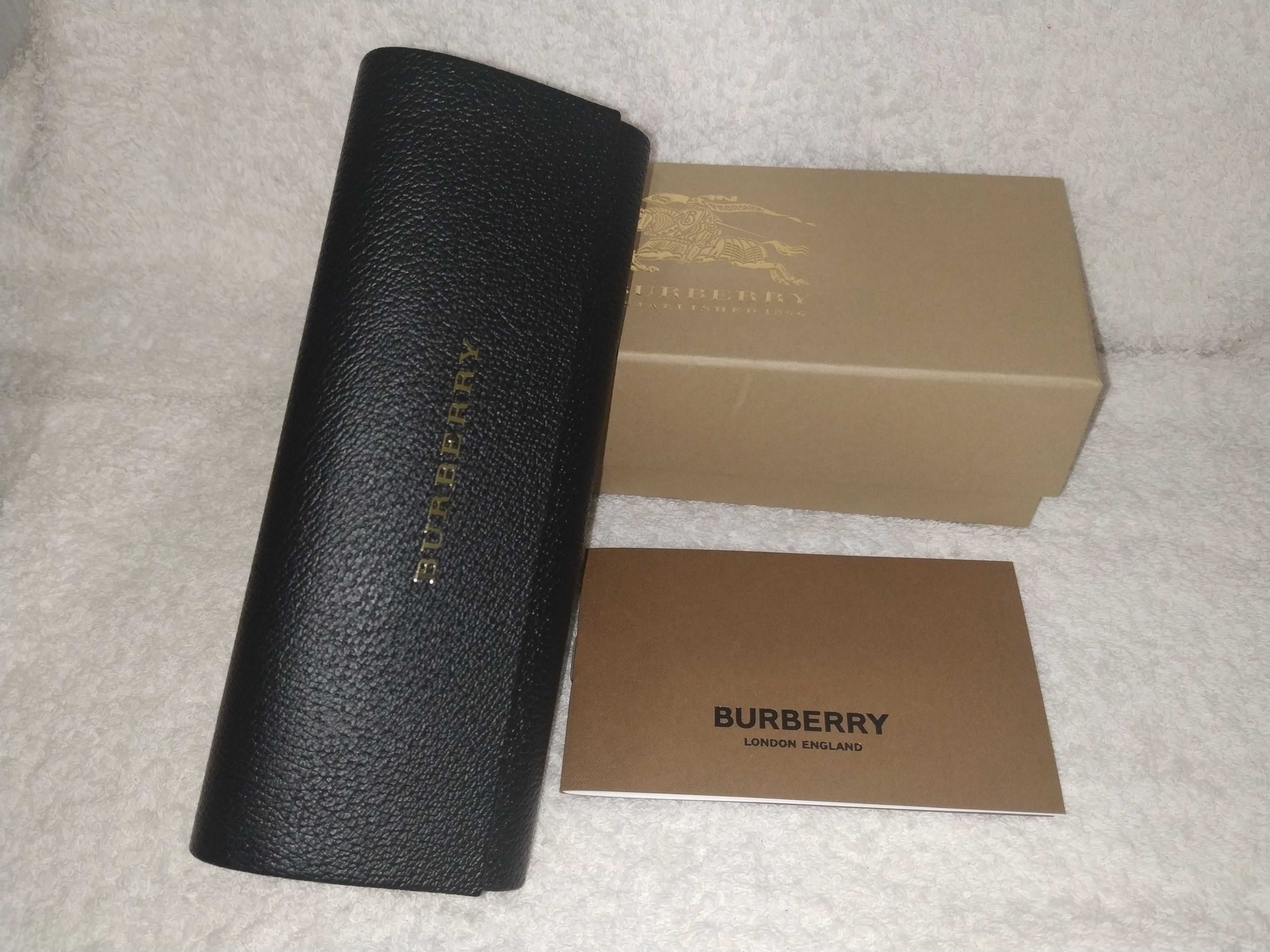 Estojos para óculos da marca BURBERRY