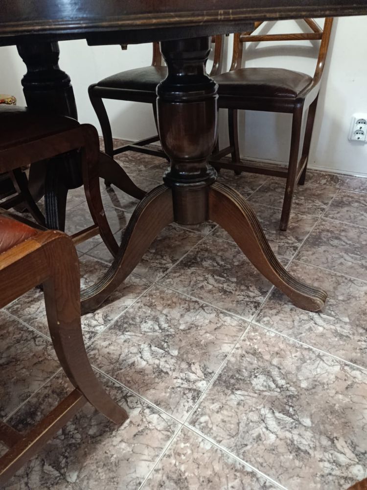 Mesa extensivel com cadeiras