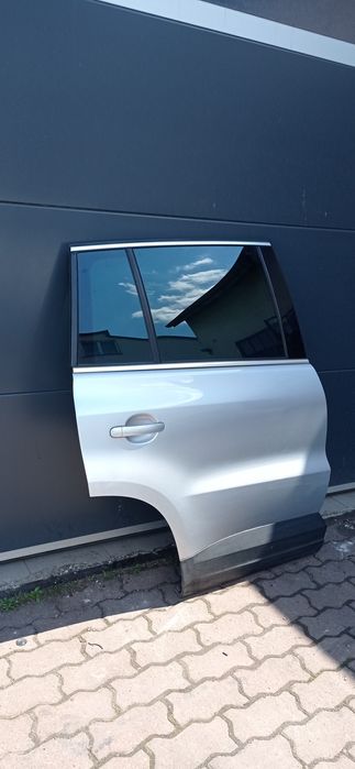 Drzwi prawy tył Volkswagen Tiguan  5n La7w przód