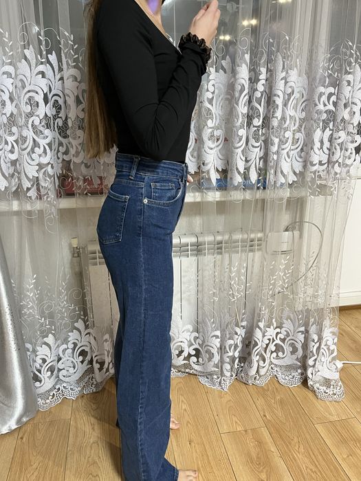 Стильные джинсыы