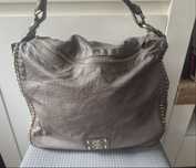 Damska torebka Deputy Large Hobo marki Guess