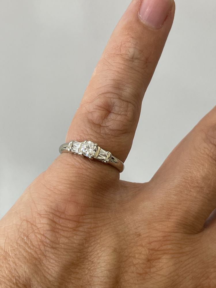 Złoty pierścionek 585 (białe złoto), rozmiar 11