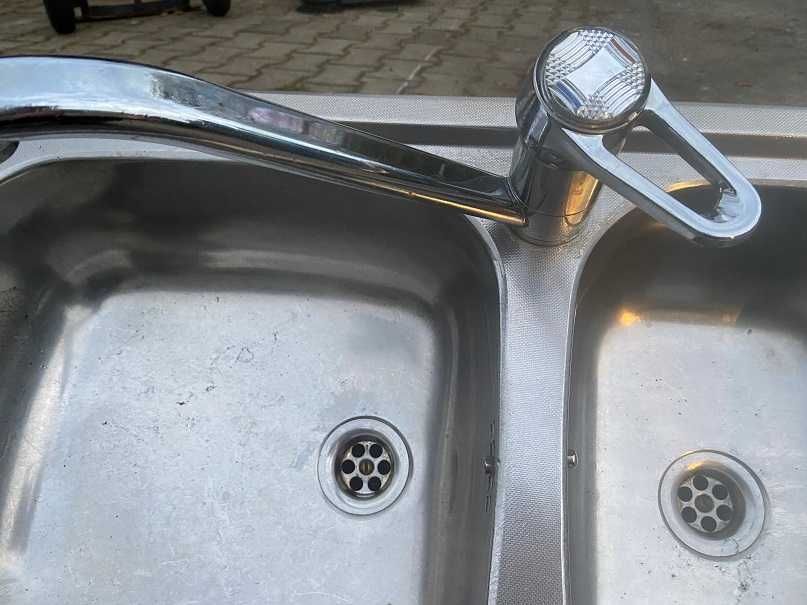 Zlewozmywak dwukomorowy ze stali nierdzewnej