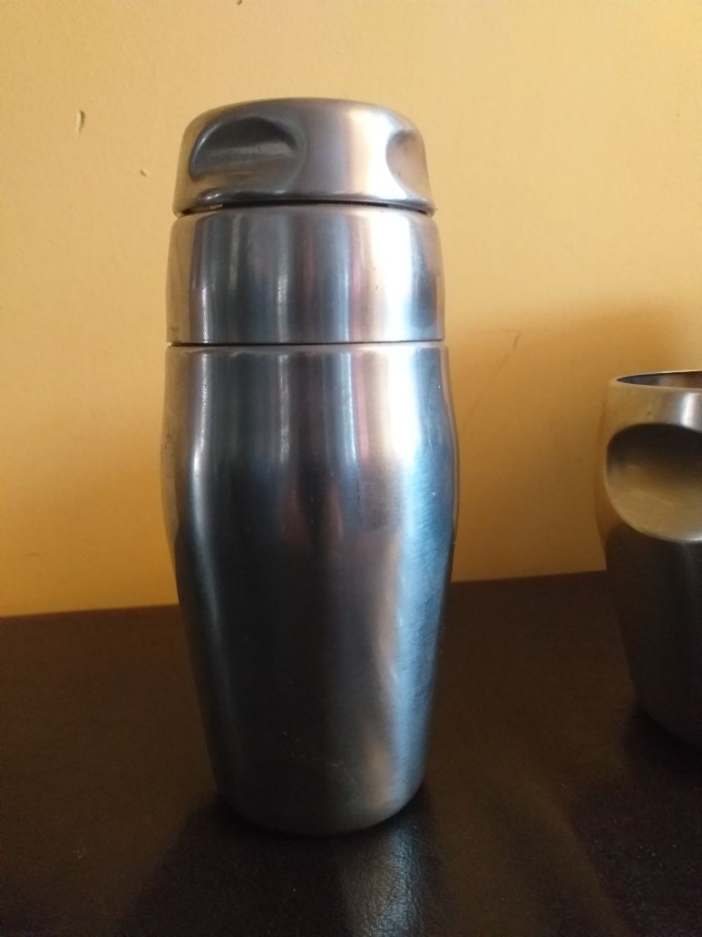 Conjunto Inox: 4 frapes, 2 recipientes para gelo, 2 pinças e shaker