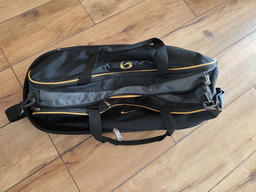 Torba sportowa NIKE z usztywnionym dnem, jak nowa