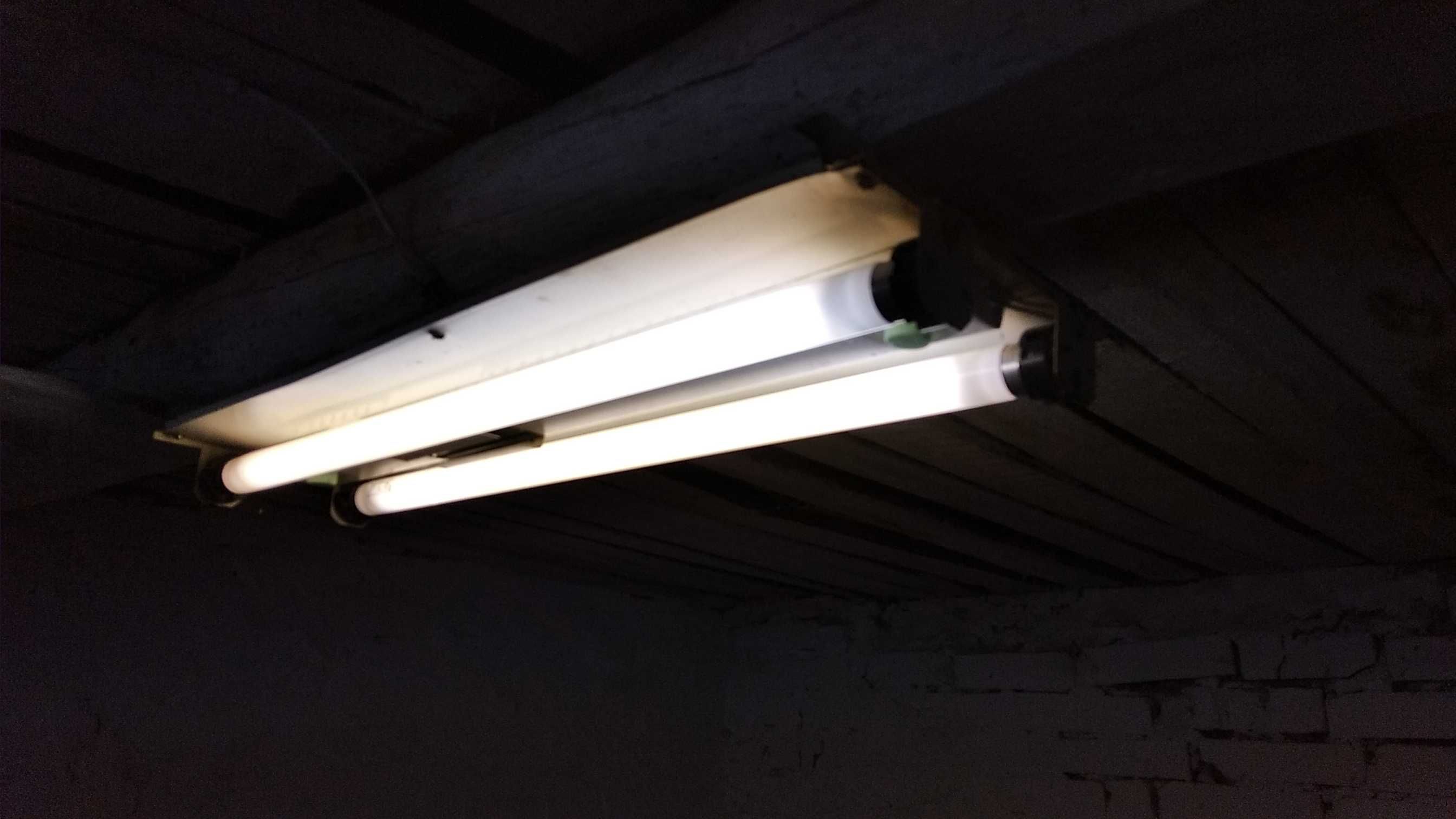 Лампи денного світла Т10, довжина 60 см в гараж, підвал, коридор