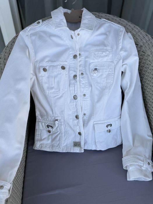 Женский белый джинсовый джакет .