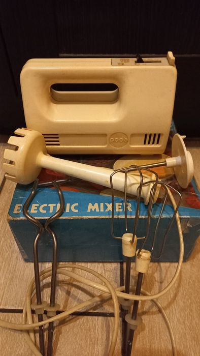 Робочий електроміксер Рось