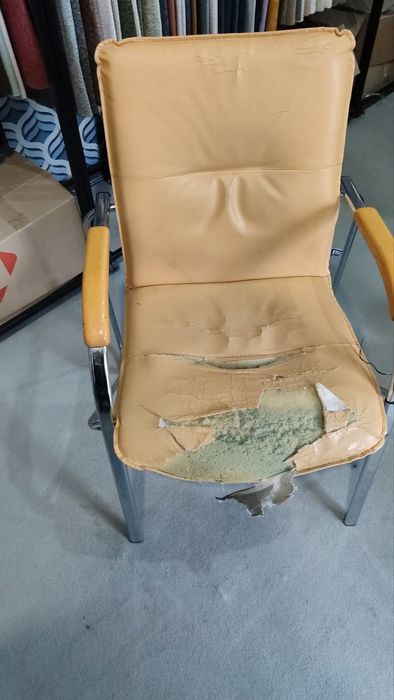 Професійна перетяжка та реставрація м'яких меблів