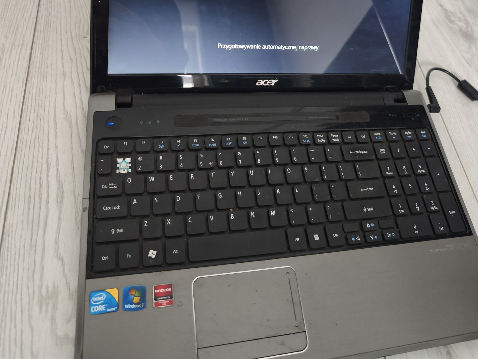 Trzy laptopy Acer i 2 x Lenovo