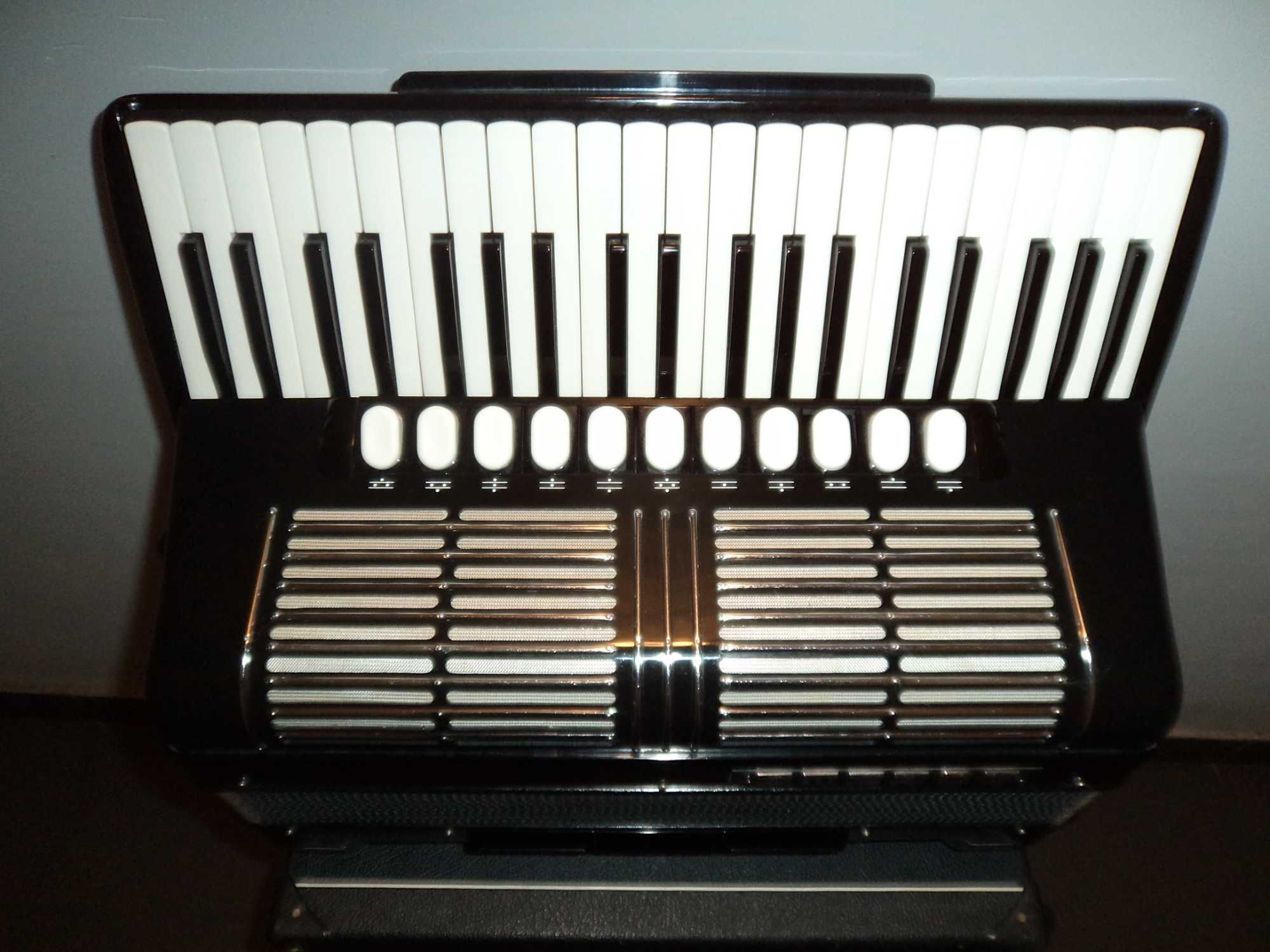 Akordeon Hohner 120 basów