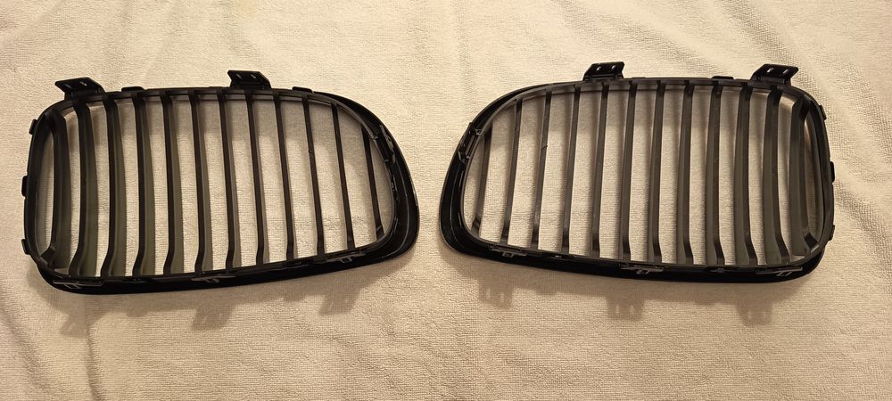 Grelhas frontais pretas BMW serie 1e87