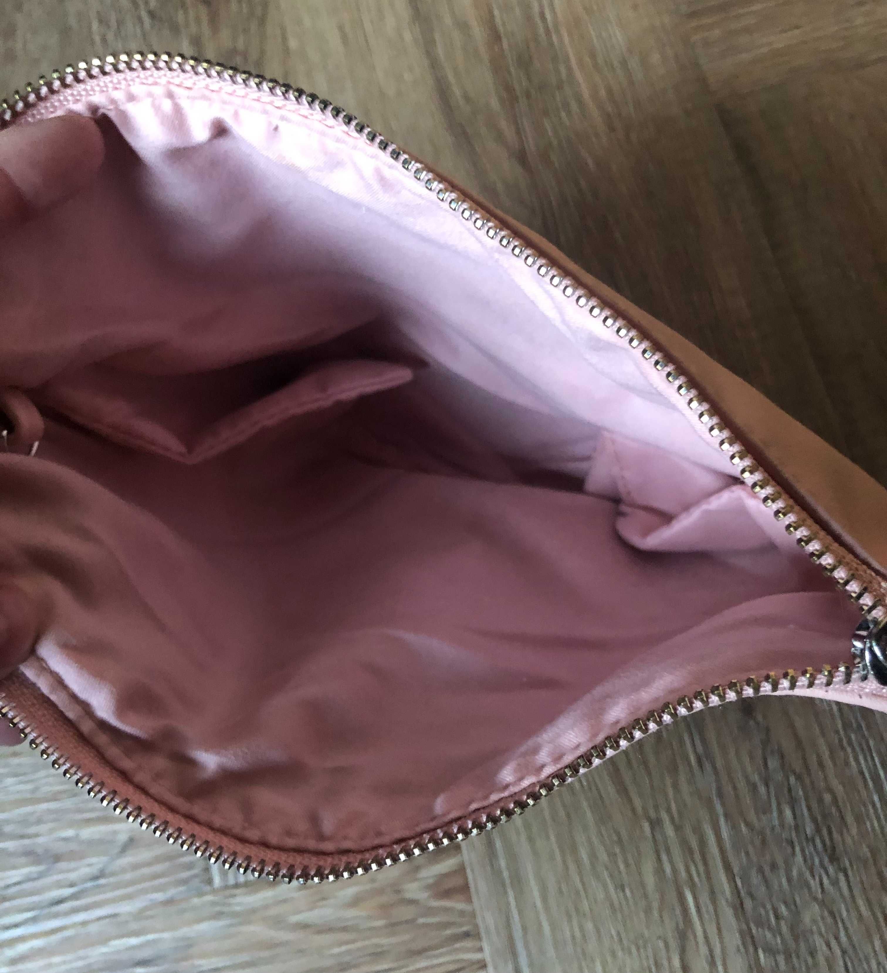 Stradivarius kosmetyczka saszetka z naszywkami pudrowy róż stan BDB