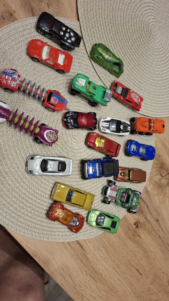 Pojazdy Hot Wheels- 19 szt.