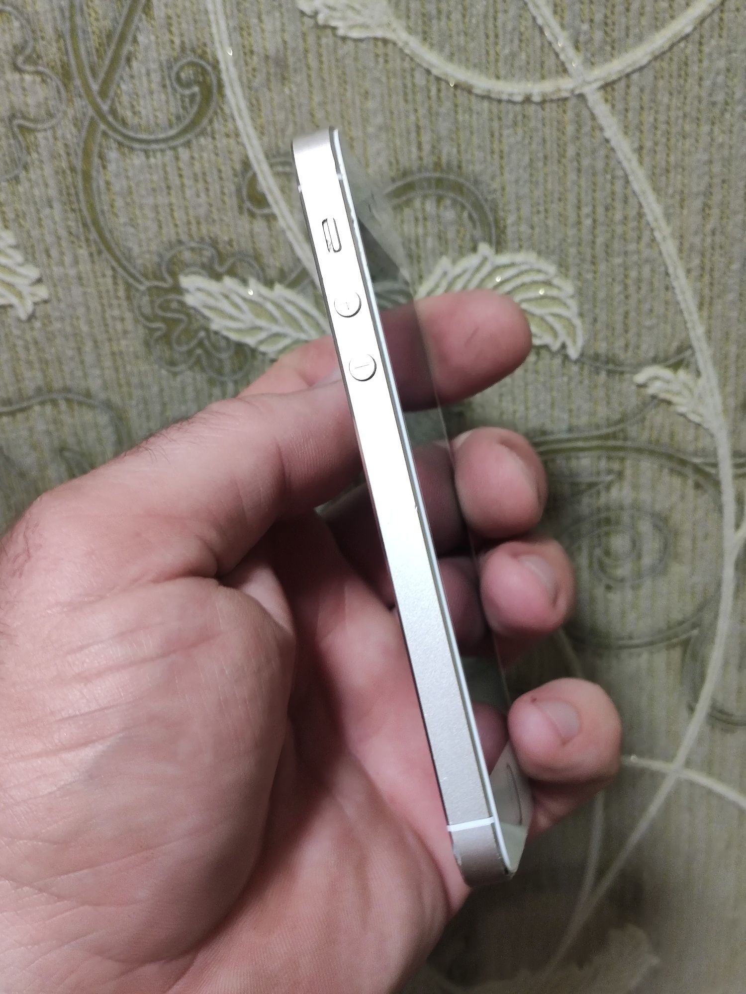 Продам телефон iPhone 5s