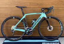 Rower szosowy Bianchi Oltre XR4 Carbon Shimano Ultegra Di2 kolarzówka