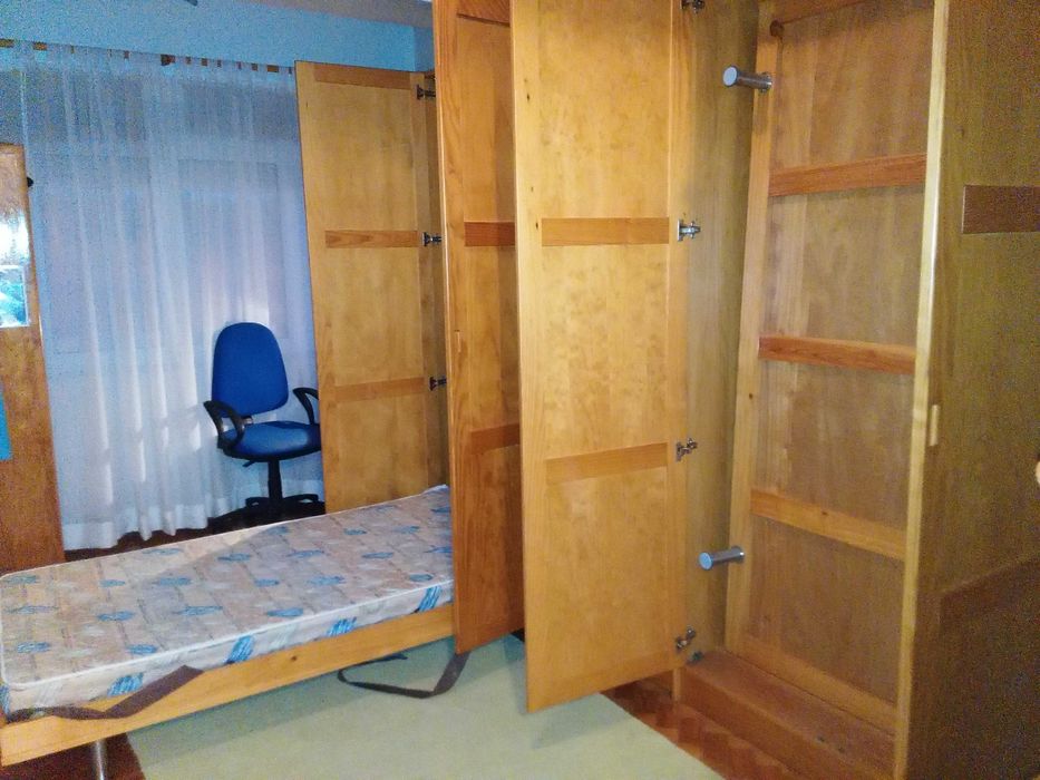 Mobília de Quarto com duas camas rebatíveis
