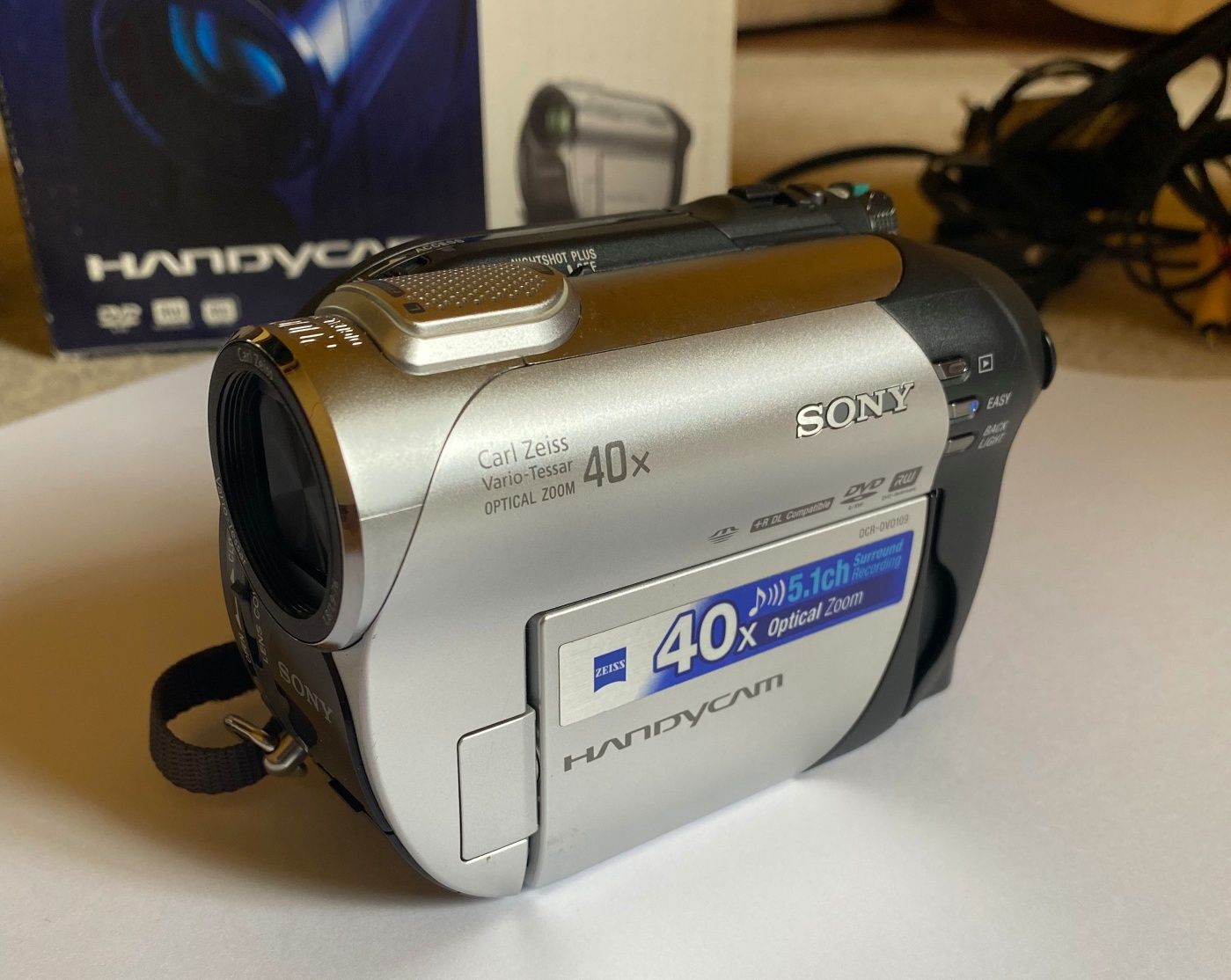 Видеокамера SONY DCR-DVD1O9E