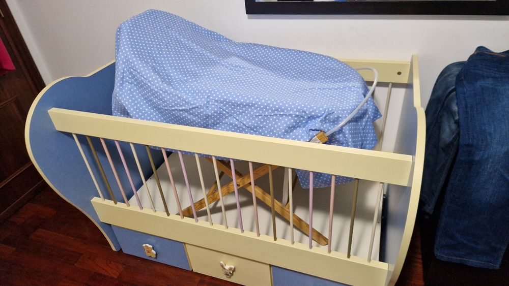 Berço com colchão