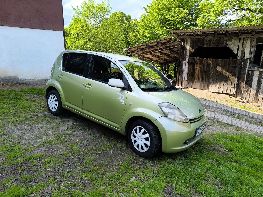 Daihatsu Sirion 1,3, automat, klima.