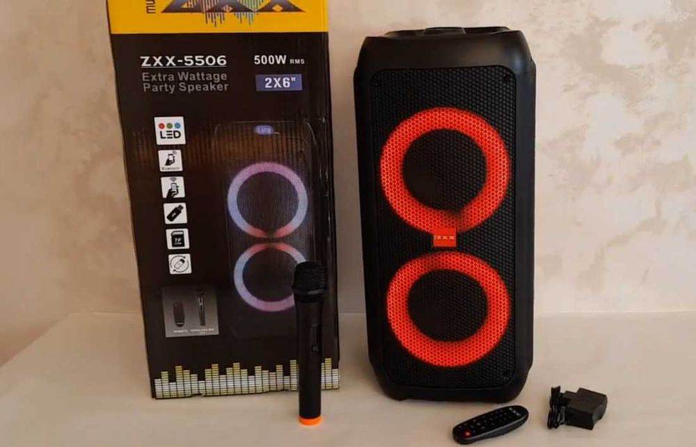 Отличная колонка для веселых мероприятий с микрофоном и подсветкой