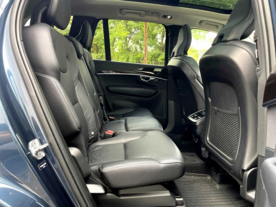 Volvo XC90      2019