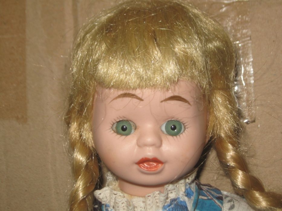 сувенирная фарфоровая кукла 30см