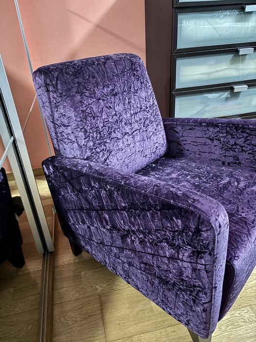 Vendo poltrona em roxo