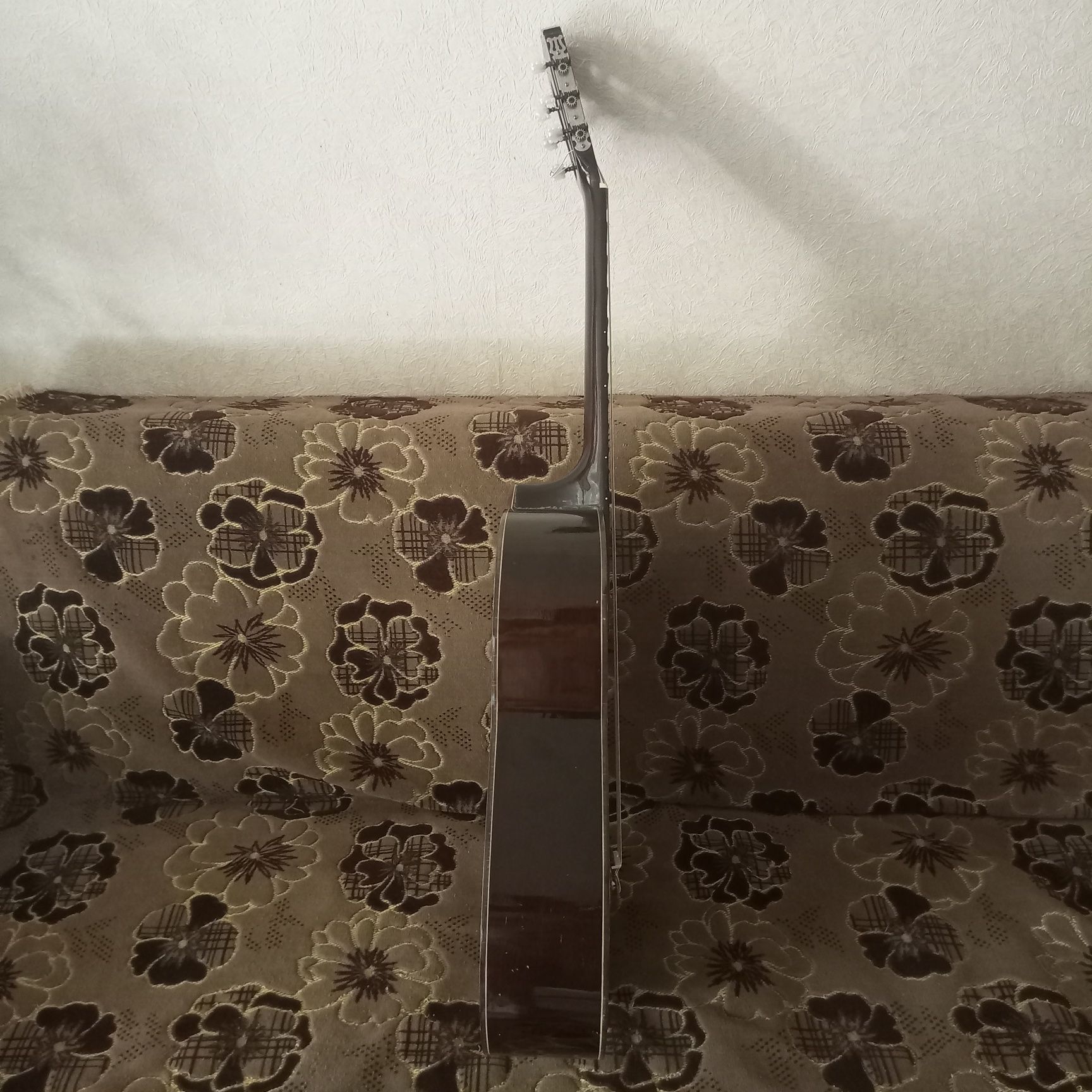 Продам классическую гитару