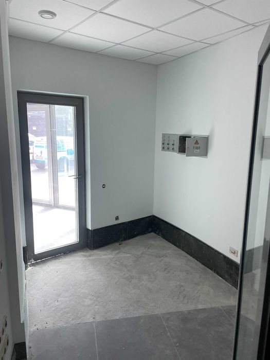Аренда фасадного помещения 350 м2, ул. Вадима Гетьмана 27, рядом метро