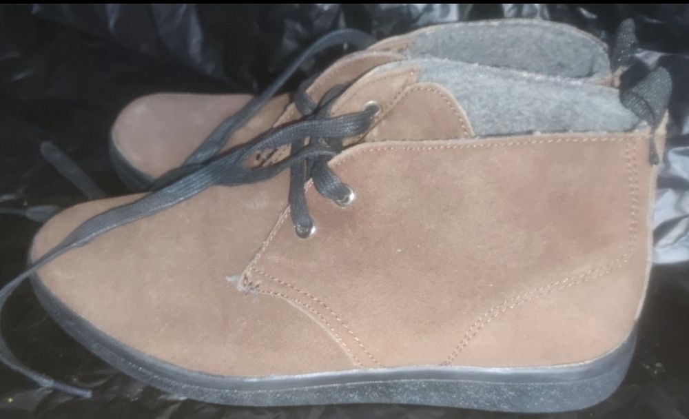 Продаються чоловічі ботинки