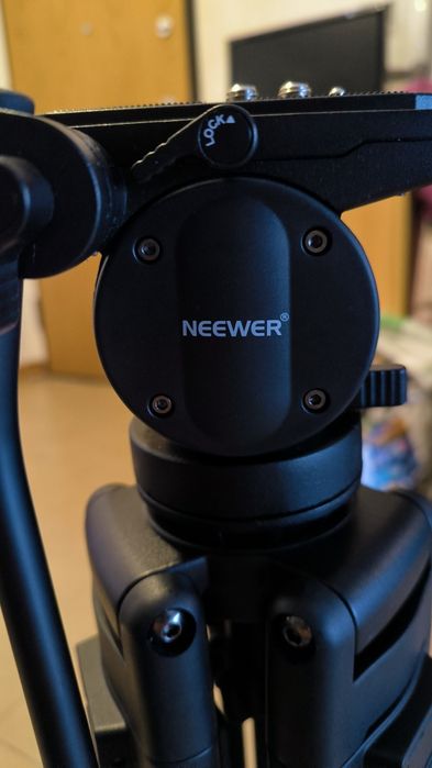 Tripé Neewer profissional novo