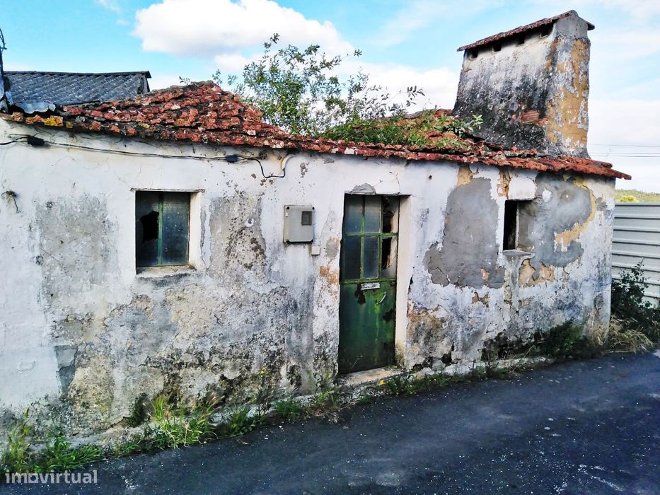 Moradia para reconstrução em Tremês