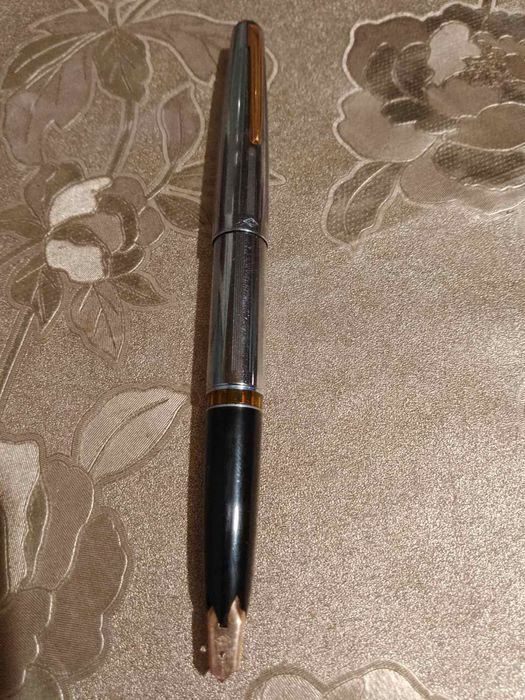 Продам ручку с золотым пером