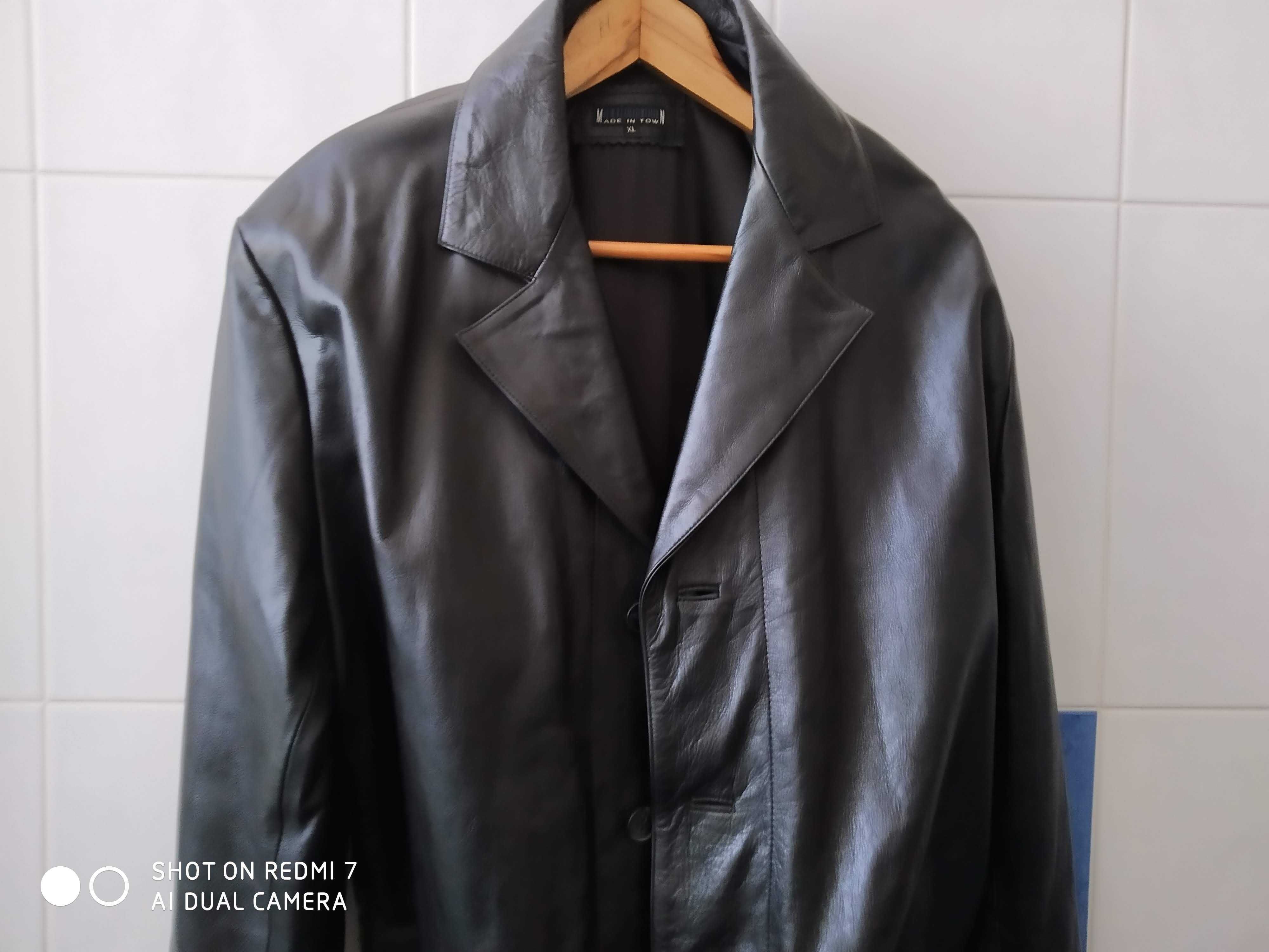 Casaco em cabedal preto Massimo Dutti