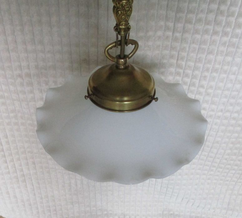 Przedwojenny lampion, zwis, mały żyrandol na tzw. łuskach.