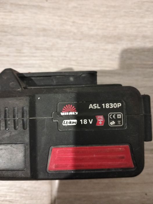 Зарядна станція та 2 акамулятора Vitals