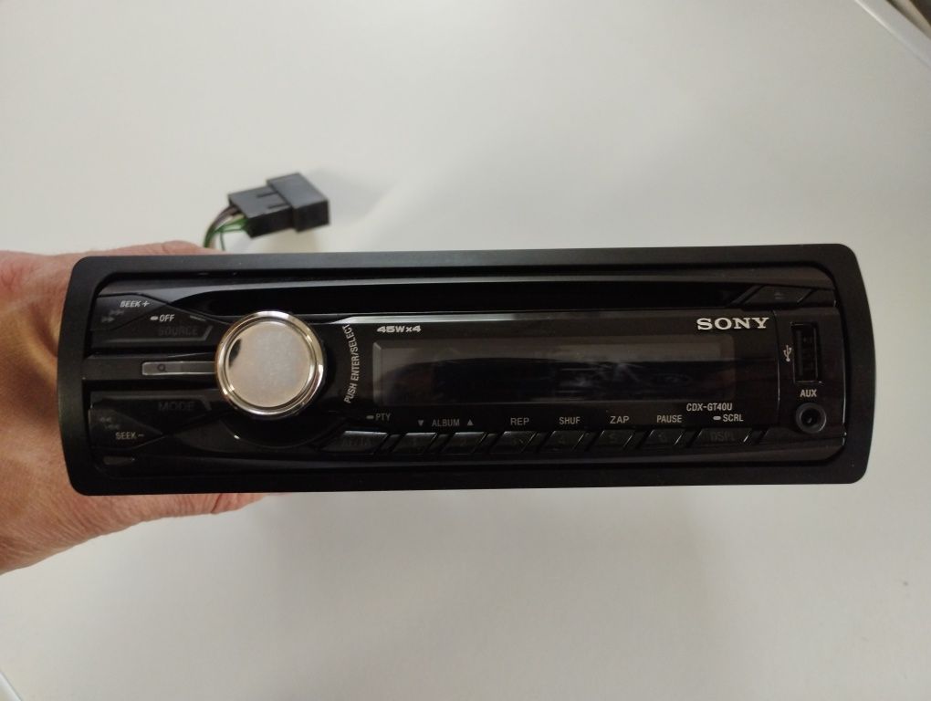 Rádio Sony CDX-GT40U