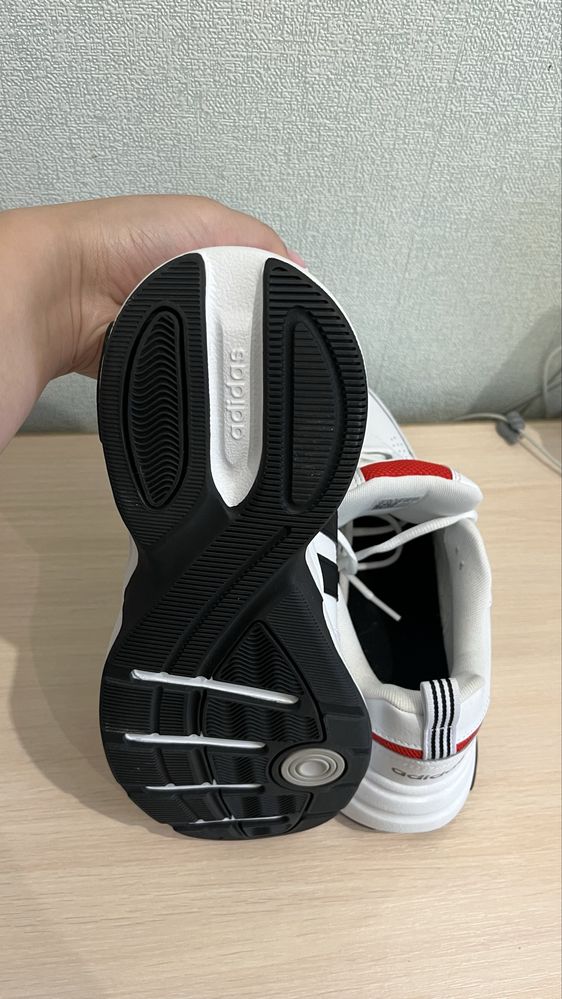 Чоловічі кросівки Adidas Strutter 44, 27,5 - 28 см