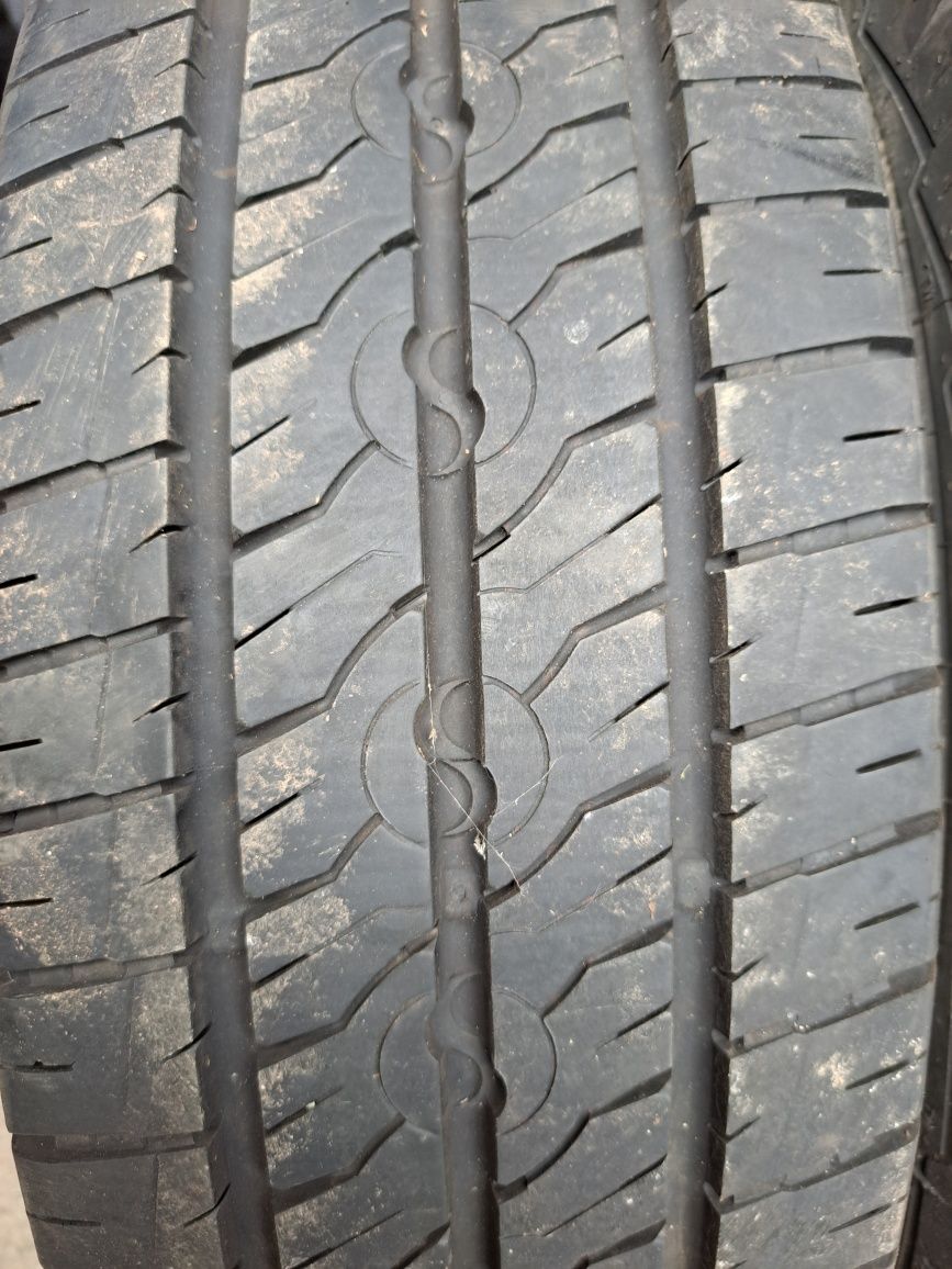 Opony 205/70R15C Semperit letnie