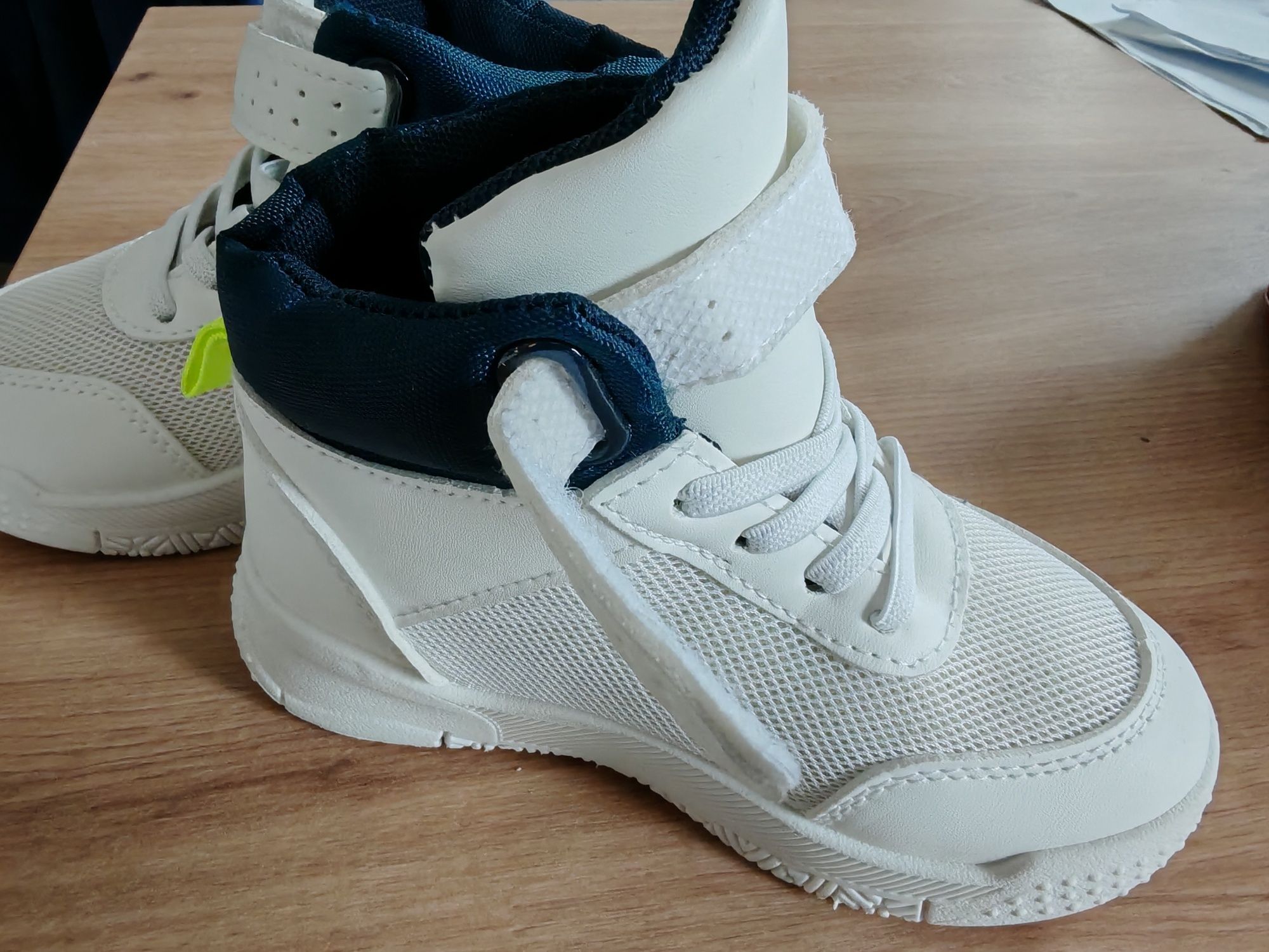 Sprzedam nowe buty dla dziecka rozmiar 27