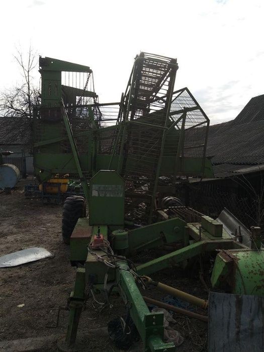 Комбайн бурякозбиральний Stoll V100