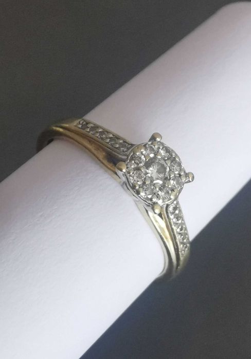Złoty pierścionek z diamentami